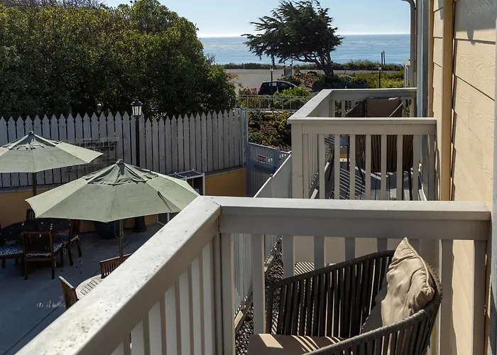 Pelican Inn & Suites