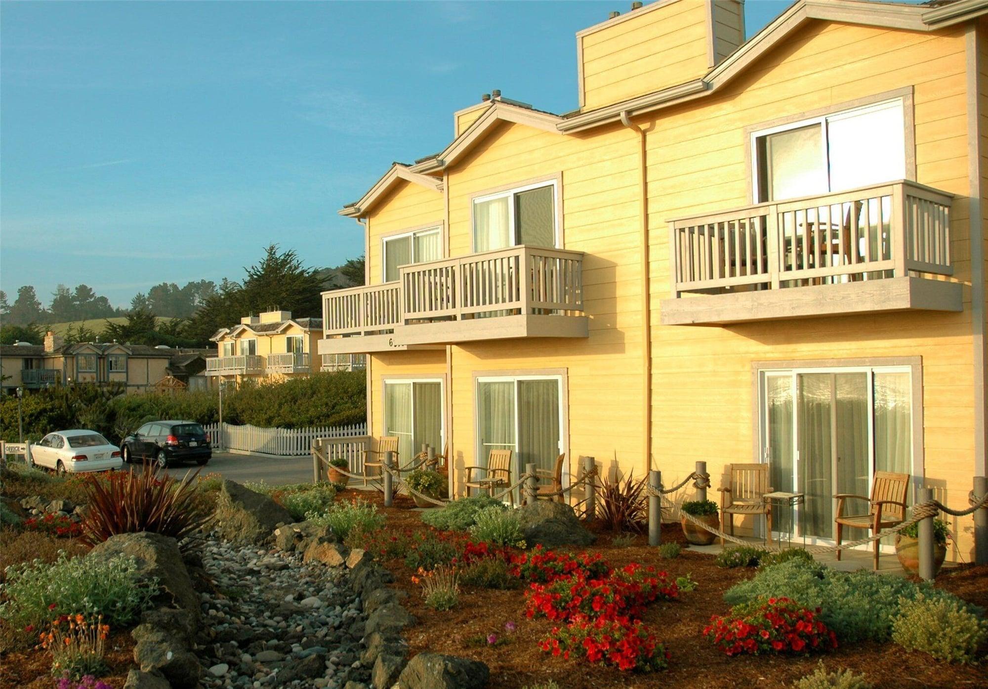 Pelican & 4* Cambria